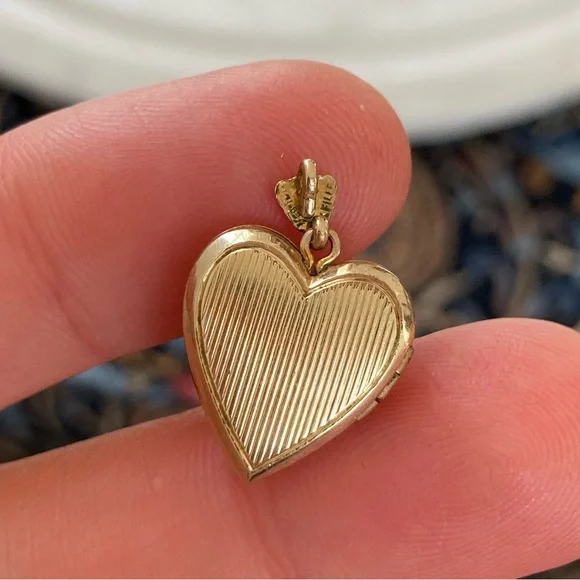 Vintage 12K Gold-Filled Floral Heart Locket - Picture 4 of 11